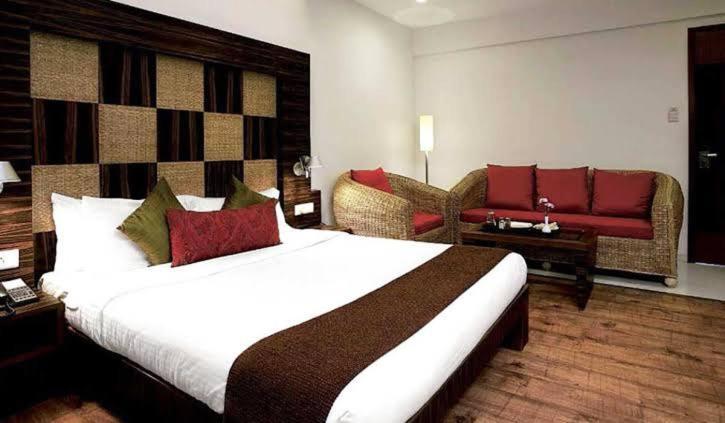 Hotel Jewel Of Chembur Мумбай Екстериор снимка