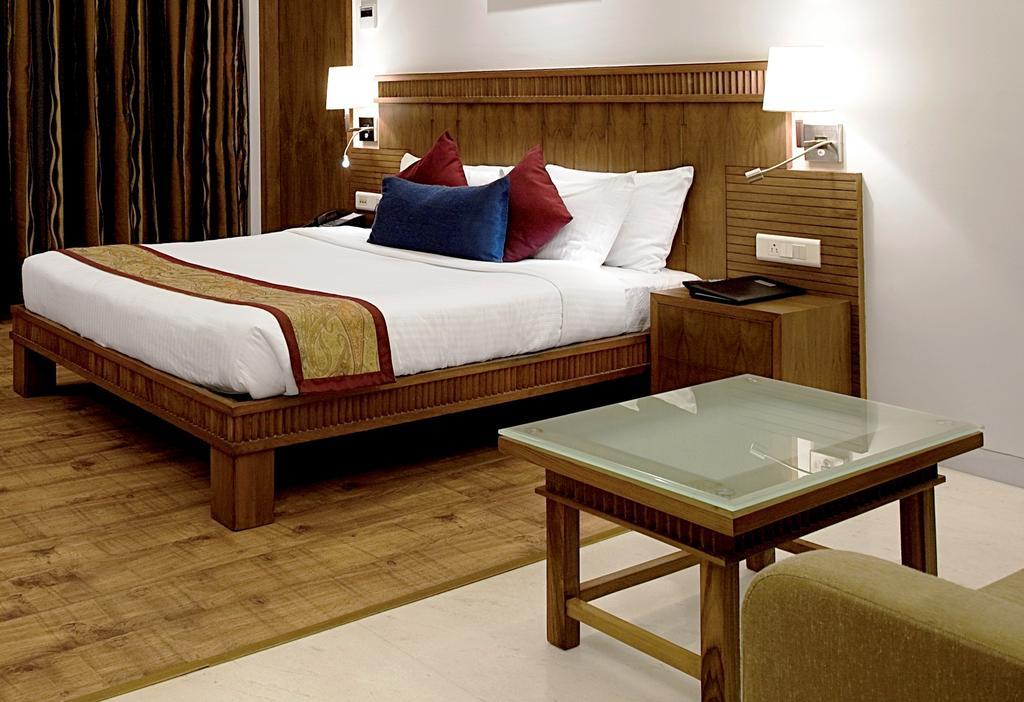 Hotel Jewel Of Chembur Мумбай Екстериор снимка