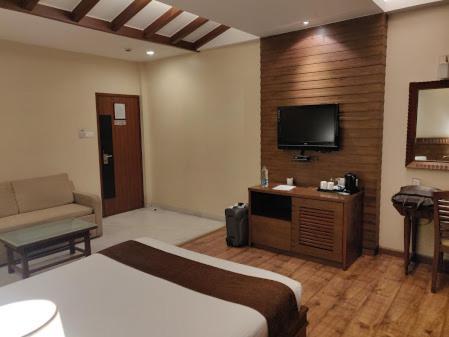 Hotel Jewel Of Chembur Мумбай Стая снимка