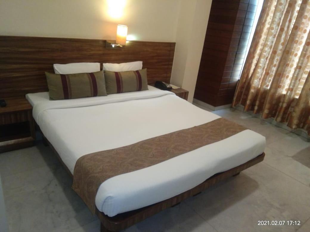 Hotel Jewel Of Chembur Мумбай Екстериор снимка