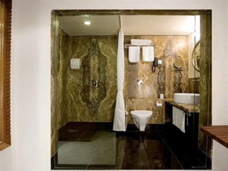 Hotel Jewel Of Chembur Мумбай Екстериор снимка