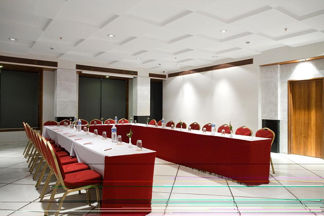 Hotel Jewel Of Chembur Мумбай Екстериор снимка